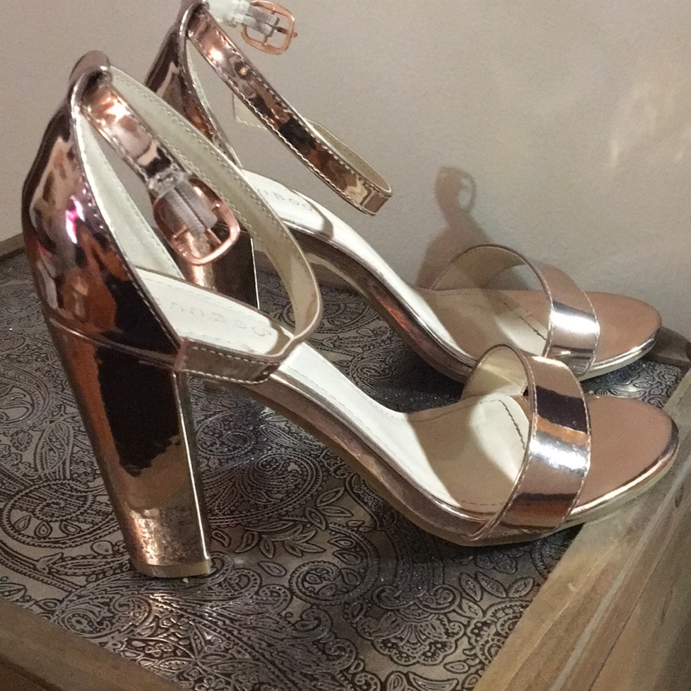 Rose gold big heel sandals / rampage